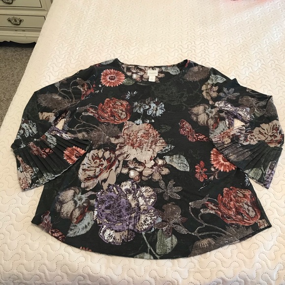 Chico’s Size 1 Green Floral Pleated Sleeve Shirt - Picture 4 of 13